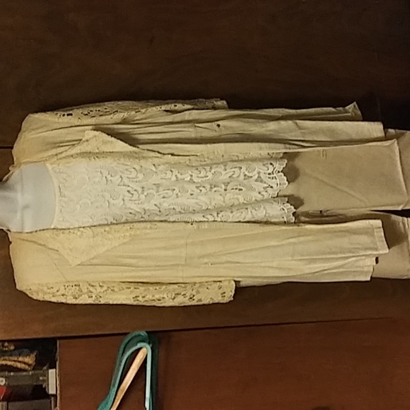 NWOT-  CHICO'S - CREME LACE TOP - 3 - Picture 8 of 8